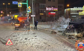 В Якутске произошло столкновение кроссовера с КамАЗом