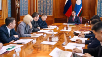 Айсен Николаев провел совещание по развитию микрорайона "Звёздный" в Якутске