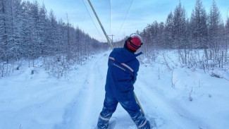 Энергетики ведут работу по очистке ЛЭП от гололедно-изморозевых образований в 7 районах Якутии