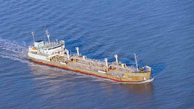 Суда "ЛОРП" выходят с морского участка на магистраль реки Лена