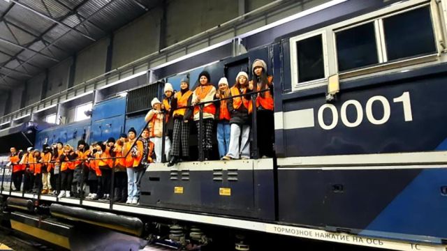 Школьники Алданского района посетили локомотивное депо "Железных дорог Якутии"