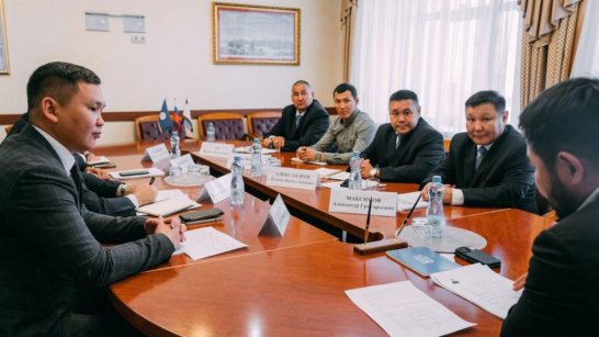 Глава Якутска встретился со стажерами республиканской кадровой программы "Якутия – земля героев"