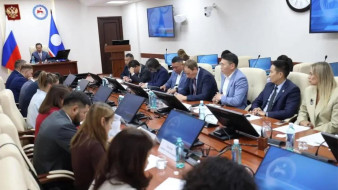 Айсен Николаев поручил усилить контроль за выполнением национальных проектов