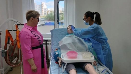 В Якутии пятый год работает школа родственного ухода