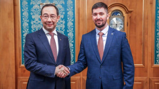 Айсен Николаев встретился с Сергеем Прокловым - участником программы "Время героев"