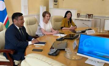 Вице-премьер Якутии Ольга Балабкина представила нового замминистра по делам молодежи и социальным коммуникациям