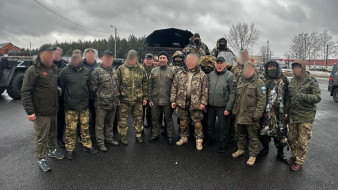 Глава Якутии Айсен Николаев передал технику бойцам из Якутии