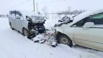 На автодороге "Нам" столкнулись два автомобиля. Есть пострадавшие