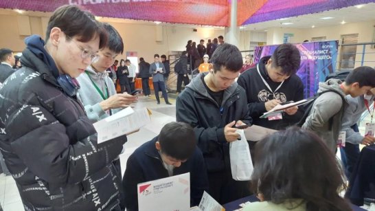 Более 1,2 тысячи выпускников трудоустроили в Якутии по подписанным с работодателями соглашениям