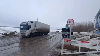 Досрочно снижена грузоподъемность на переправе "Якутск - Нижний Бестях"