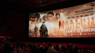 В кинотеатрах страны идет показ военной драмы "Малыш" о событиях СВО