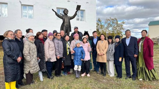 В Чурапчинском районе открыли памятник к 125-летию Гавриила Баишева-Алтан Сарын