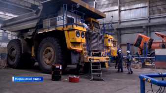 В Якутии на Удачнинском горно-обогатительном комбинате приняли 6 новых тягачей