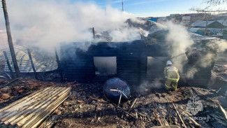 В Мегино-Кангаласском районе при пожаре частного дома погибла женщина с ребенком