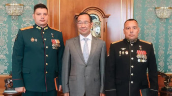 Глава Якутии дал наставления участникам программы "Время героев" Николаю Соболеву и Дмитрию Куценко