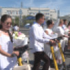В Якутске прошёл праздничный пробег молодожёнов на электросамокатах