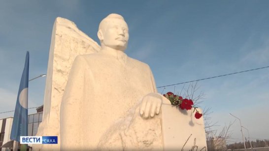 В селе Харбалах Верхневилюйского района возложили цветы к памятнику Исидора Барахова