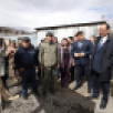 Глава Якутии проверил строительство жилья и дорог в Усть-Нере