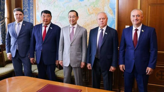Глава Якутии провел встречу с руководителями законодательных органов регионов России