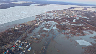 В Среднеколымском районе продолжаются подрывы на реке Колыма