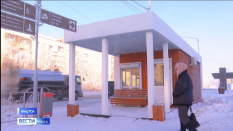 Вандалы крушат тёплые остановки в Якутске