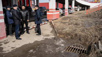 В Якутске проверили работоспособность переходных труб для отвода талых вод