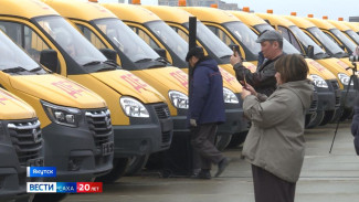 Автопарк учебных заведений Якутии пополнился на 27 школьных автобусов