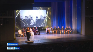 Саха суругунан литературата төрүттэммитэ 125 сыла