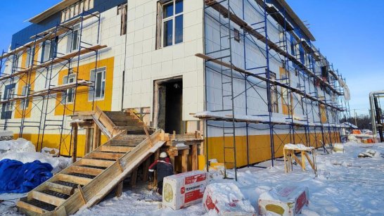 Дмитрий Садовников проверил ход строительства социальных объектов в Горном районе