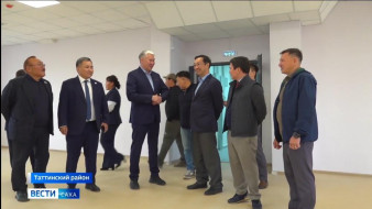 Глава Якутии Айсен Николаев проверил ход строительства административного здания в селе Ытык-Кюель