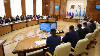 Айсен Николаев подписал указ о мерах по борьбе с бедностью в Якутии