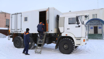 Спасатели выехали на участки возможного схода снежных масс в Томпонском районе