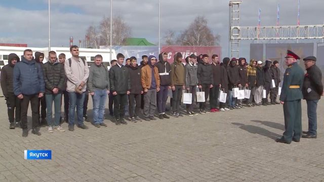 На площади Победы в Якутске состоялись проводы призывников