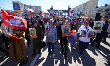 В Якутске более 50 тысяч человек приняли участие в акции "Бессмертный полк"