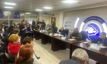 Генерал-лейтенант Роман Греков и полковник Михаил Досугов встретились с представителями КСВО Якутии