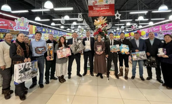 Ёлка добра. Заместитель Председателя Правительства Якутии Ольга Балабкина приняла участие в благотворительной акции