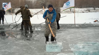В Якутске провели субботник по заготовке льда для семей бойцов СВО и пожилых людей
