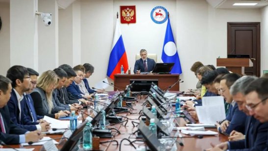 Кирилл Бычков провел заседание Правительства Якутии