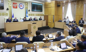 Проект конституционного закона о внесении поправок в Конституцию Якутии принят в окончательном чтении