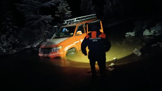 Спасатели эвакуировали четверых человек в Алданском районе