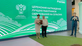 На выставке "Россия" за вклад в развитие сельских территорий награждены работники сферы образования и медицины из Якутии