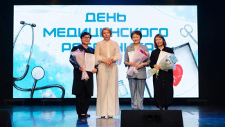 Ольга Балабкина вручила государственные награды медицинским работникам Мирнинского района