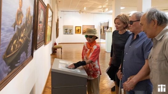 Тактильные копии музейных предметов представили в Национальном художественном музее Якутии