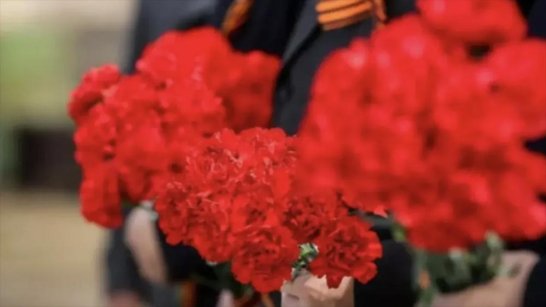 На площадях Якутска волонтёры проводят акцию ко Дню Победы над милитаристской Японией и окончанию Второй мировой войны