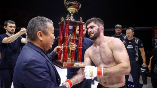 Узаир Абдураков стал обладателем чемпионского пояса лиги Хабиба Нурмагомедова на Кубке главы Якутии