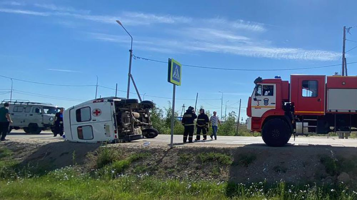 В микрорайоне Марха произошло столкновение кроссовера и машины скорой  помощи – ГТРК «Саха»