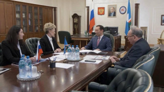 Айсен Николаев обсудил с руководством "Эльгауголь" итоги работы и планы на будущий год