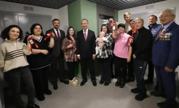 В Нерюнгри дети-сироты получили ключи от квартир в новом доме