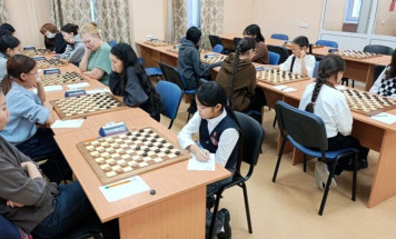В Якутии проходит региональный Чемпионат по стоклеточным шашкам