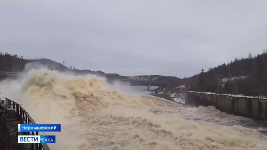 В Якутии на каскаде Вилюйских ГЭС провели сброс воды из водохранилища